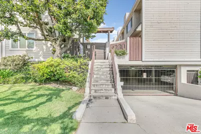 4230 Whitsett Ave #8, Studio City, CA 91604 - Photo 1