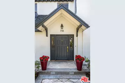 731 S Longwood Ave, Los Angeles, CA 90005 - Photo 1