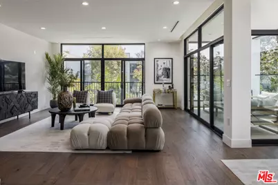 425 N Palm Dr #304, Beverly Hills, CA 90210 - Photo 1