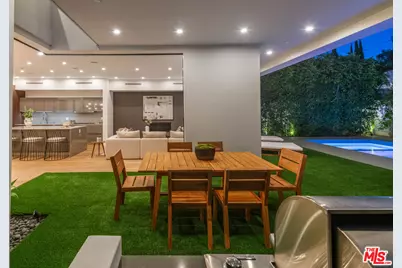 374 Huntley Dr, West Hollywood, CA 90048 - Photo 1