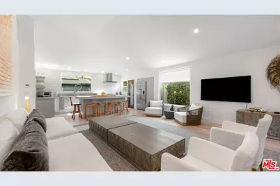 720 Angelus Pl, Venice, CA 90291 - Photo 1