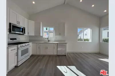 8642 Baring Cross St, Los Angeles, CA 90044 - Photo 1