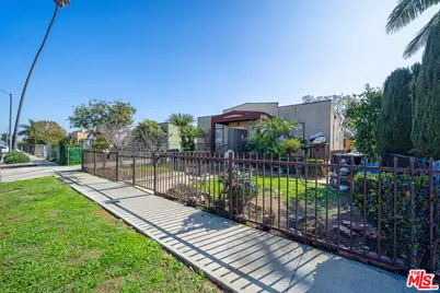 642 W 109th Pl, Los Angeles, CA 90044 - Photo 1