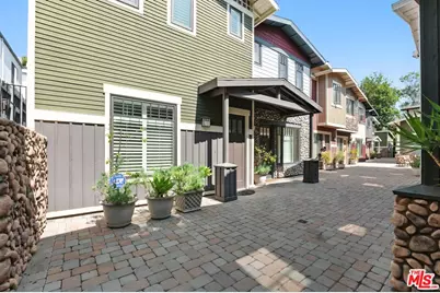 2020 Holly Dr #9, Los Angeles, CA 90068 - Photo 1