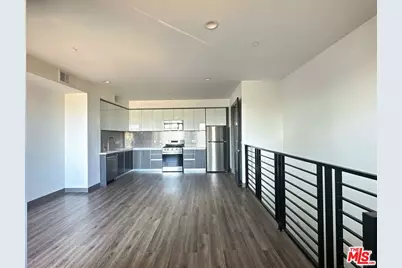 552 N Hobart Blvd #310, Los Angeles, CA 90004 - Photo 1