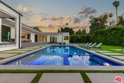 20141 Wells Dr, Woodland Hills, CA 91364 - Photo 1