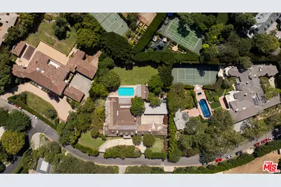 327 Delfern Dr, Los Angeles, CA 90077 - Photo 1