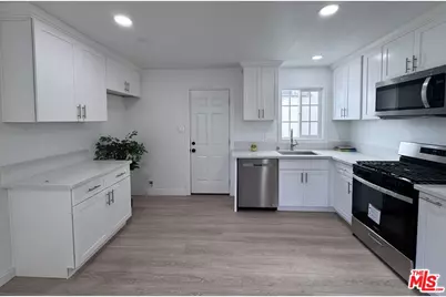 618 W 6th St #618, Long Beach, CA 90802 - Photo 1