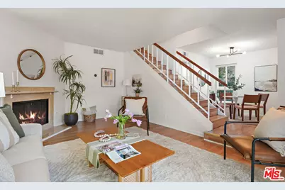 18411 Hatteras St #106, Tarzana, CA 91356 - Photo 1