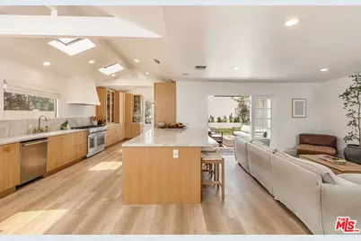 13035 Rose Ave, Los Angeles, CA 90066 - Photo 1