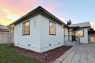 1253 W 61st St, Los Angeles, CA 90044 - Photo 1