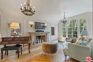 807 S Muirfield Rd, Los Angeles, CA 90005 - Photo 1