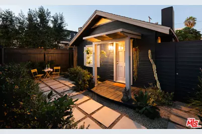 1517 Cabrillo Ave, Venice, CA 90291 - Photo 1