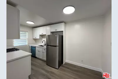 1743 9th St #3, Santa Monica, CA 90404 - Photo 1