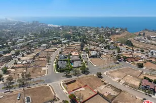 711 Chapala Dr, Pacific Palisades, CA 90272 - Photo 1