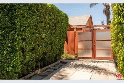 8921 Rosewood Ave, West Hollywood, CA 90048 - Photo 1