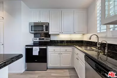 10747 Wilshire Blvd #603, Los Angeles, CA 90024 - Photo 1