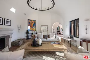 8425 W Sunset Blvd, West Hollywood, CA 90069 - Photo 1