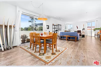 811 S Lucerne Blvd #402, Los Angeles, CA 90005 - Photo 1