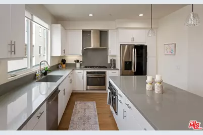 660 N Gramercy Pl, Los Angeles, CA 90004 - Photo 1