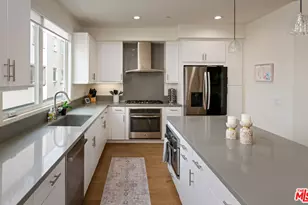 660 N Gramercy Pl, Los Angeles, CA 90004 - Photo 1