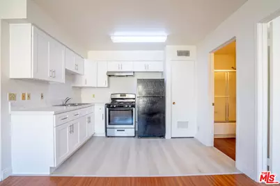 820 S St Andrews Pl #304, Los Angeles, CA 90005 - Photo 1