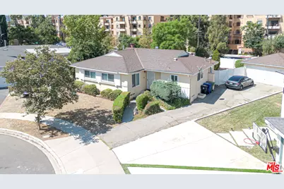 18240 Weddington St, Tarzana, CA 91356 - Photo 1