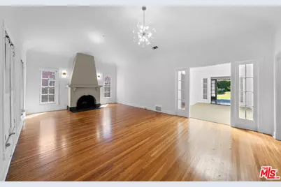 107 S Lucerne Blvd, Los Angeles, CA 90004 - Photo 1