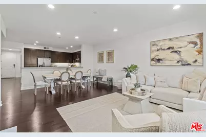 10878 Bloomfield St #210, Toluca Lake, CA 91602 - Photo 1