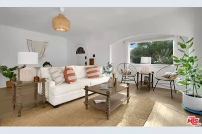 632 N Mariposa Ave, Los Angeles, CA 90004 - Photo 1