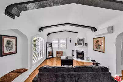 8759 S Hobart Blvd, Los Angeles, CA 90047 - Photo 1