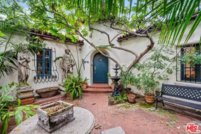 902 S Highland Ave, Los Angeles, CA 90036 - Photo 1