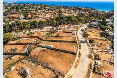 646 Las Lomas Ave, Pacific Palisades, CA 90272 - Photo 1