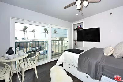 16 Clubhouse Ave #11, Venice, CA 90291 - Photo 1
