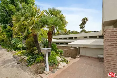 1412 N Tigertail Rd, Los Angeles, CA 90049 - Photo 1