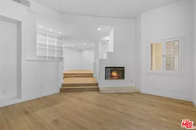 18730 Hatteras St #32, Tarzana, CA 91356 - Photo 1