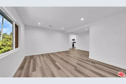 126 S Manhattan Pl #5, Los Angeles, CA 90004 - Photo 1