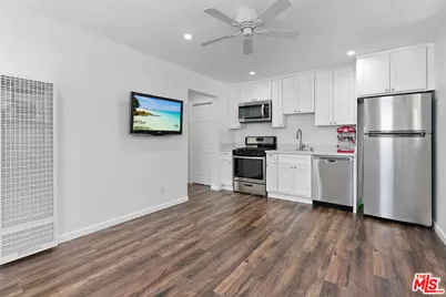 2319 Vineyard Ave, Los Angeles, CA 90016 - Photo 1