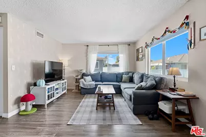 28016 Robin Ave, Saugus, CA 91350 - Photo 1