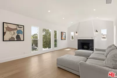 545 N La Jolla Ave, Los Angeles, CA 90048 - Photo 1