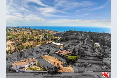 649 N Las Casas Ave, Pacific Palisades, CA 90272 - Photo 1