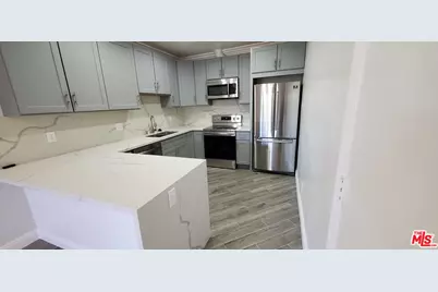 827 2nd St #301, Santa Monica, CA 90403 - Photo 1