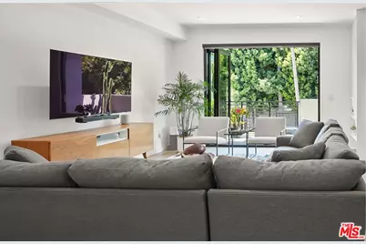 926 N Ridgewood Pl, Los Angeles, CA 90038 - Photo 1