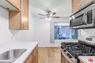 2627 5th St #3, Santa Monica, CA 90405 - Photo 1