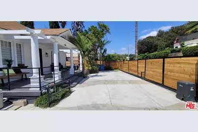 1277 W West Blvd, Los Angeles, CA 90019 - Photo 1