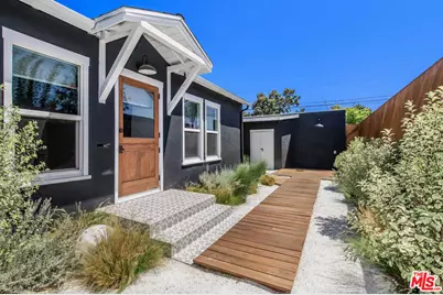 326 4th Ave #C, Venice, CA 90291 - Photo 1