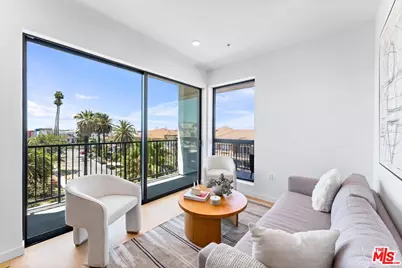 904 S New Hampshire Ave #301, Los Angeles, CA 90006 - Photo 1