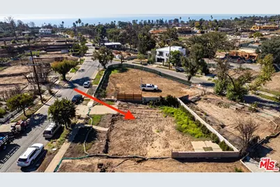 617 N Las Casas Ave, Pacific Palisades, CA 90272 - Photo 1