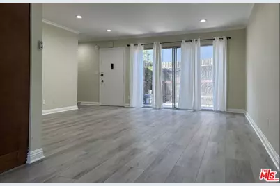 567 S Wilton Pl #6, Los Angeles, CA 90020 - Photo 1