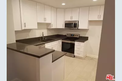 827 2nd St #106, Santa Monica, CA 90403 - Photo 1